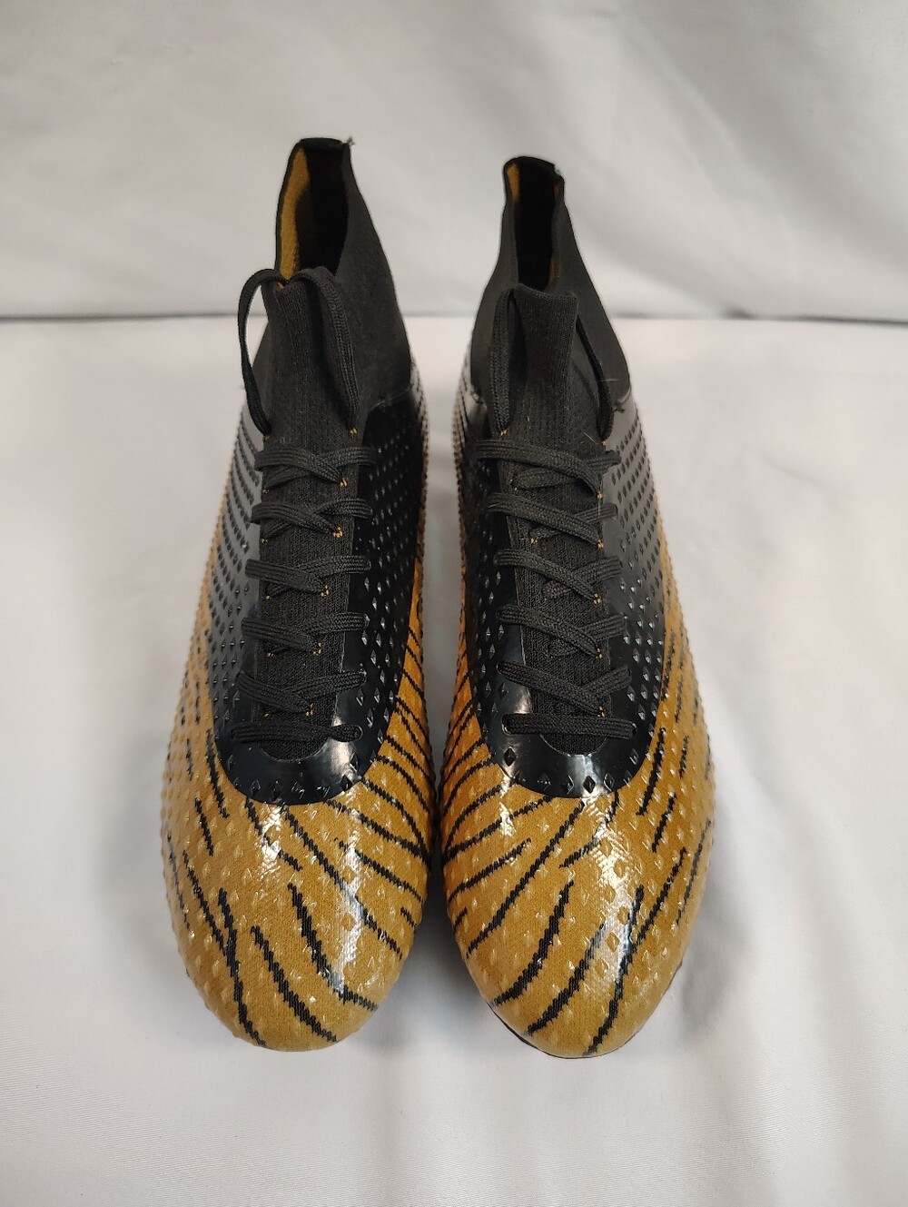 Men's "Dream Pairs" Black and Gold Soccer Cleats - Athletic Performance Size 7